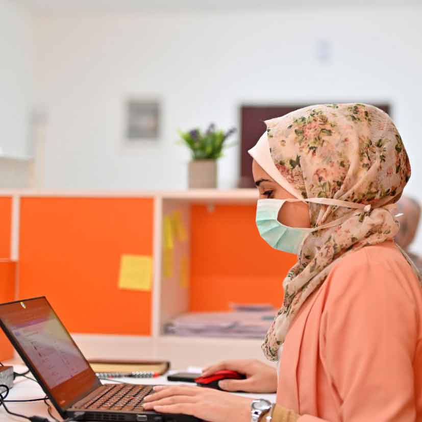 Office worker in Gaza. Photo: Shareef Sarha/UNDP-PAPP
